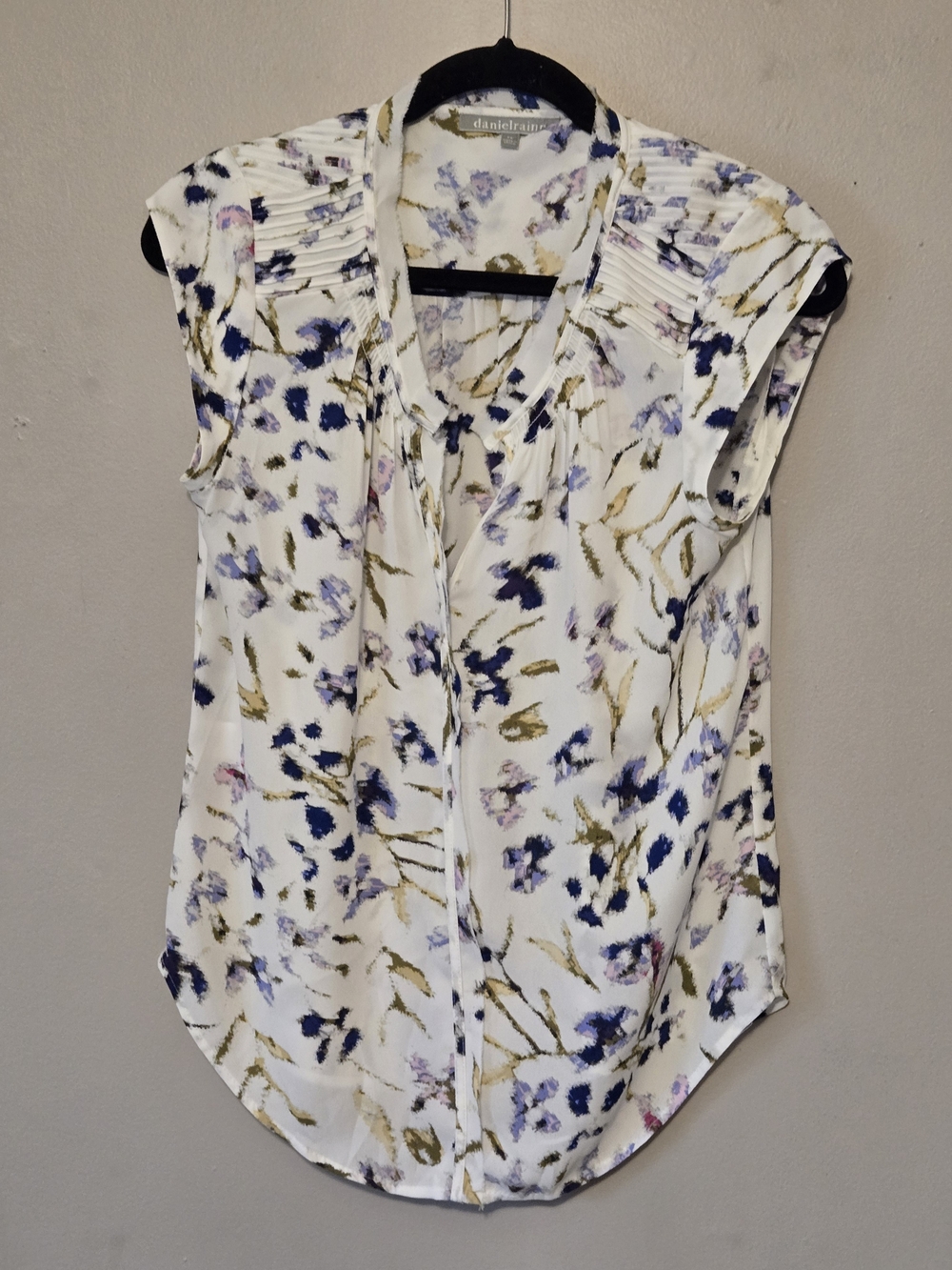 Daniel Rainn Cream Floral Pleated Cap-Sleeve Blouse